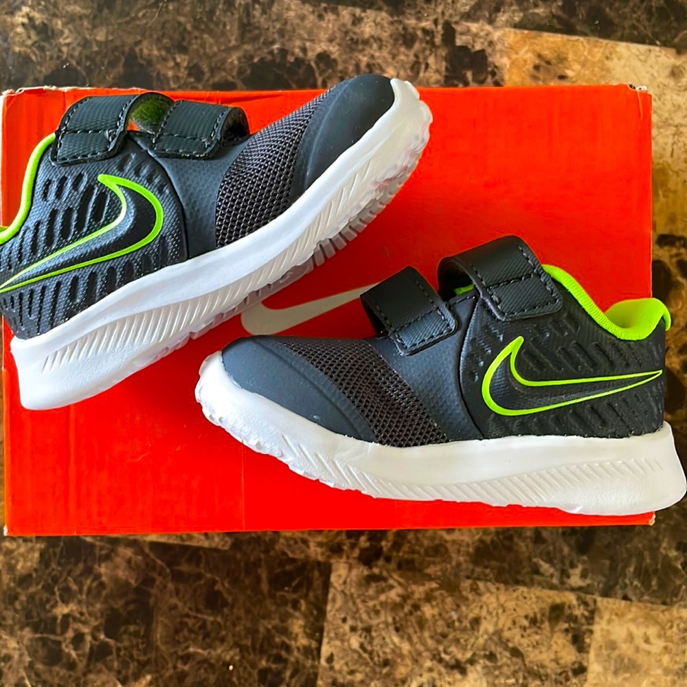 Baby Nike Star Runner 2 size 4C